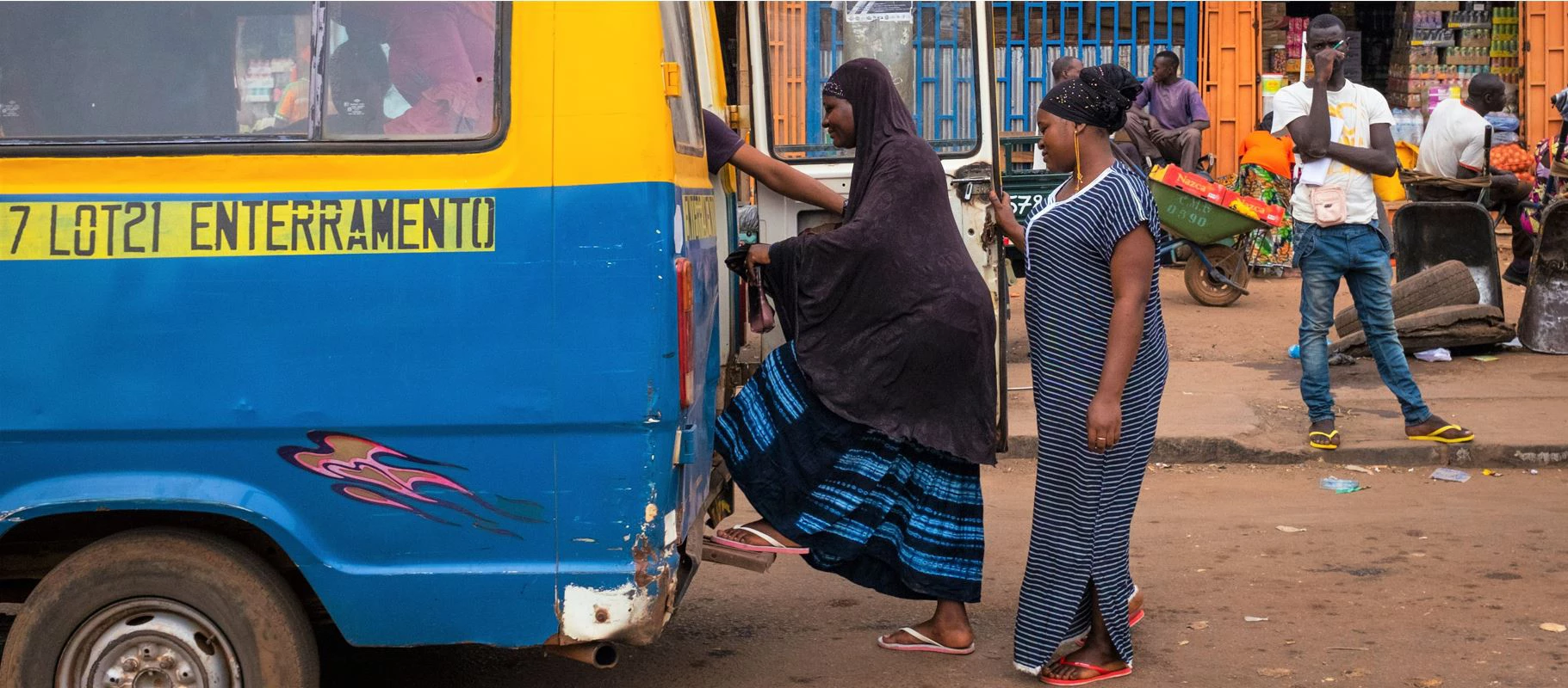 Women boarding public transport in Guinea-Bissau | © TLF images, Shutterstock