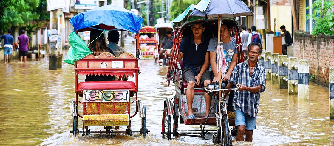 Waterlogged street after monsoon rainfall in Assam, India. Photo: Talukdar David / Shutterstock.com