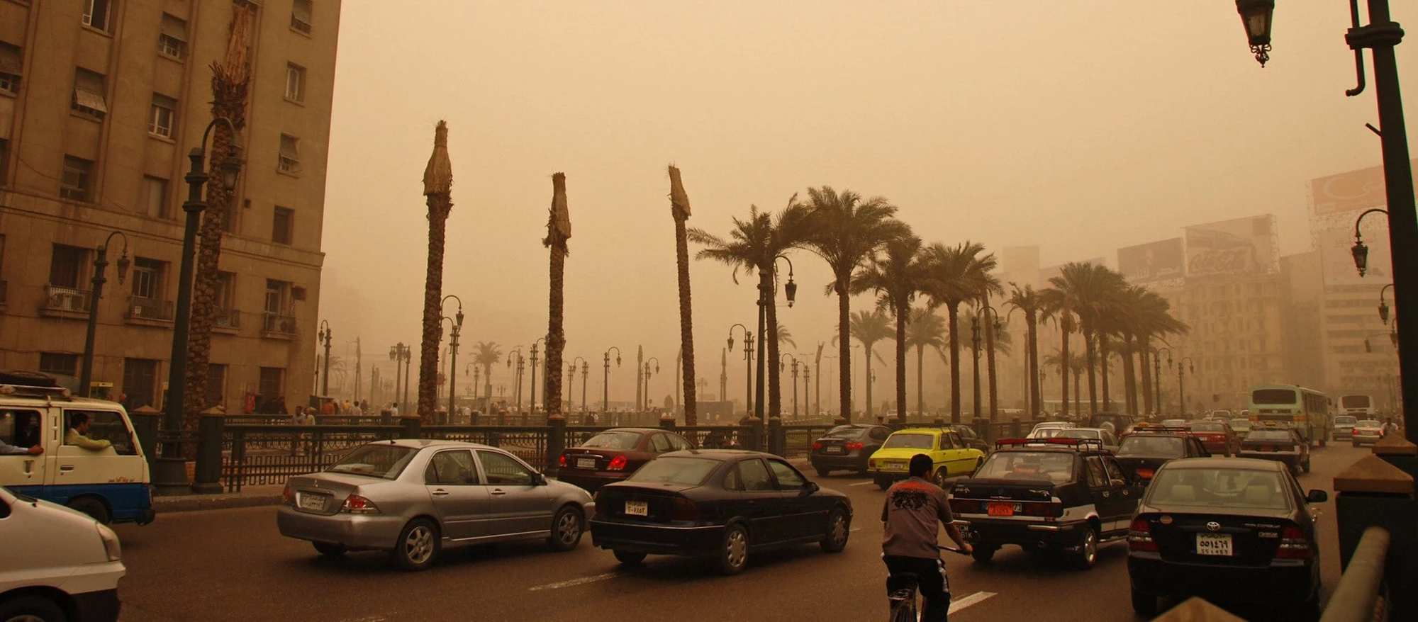 Traffic and pollution, Cairo, Egypt. Photo: Kim Eun Yeul / World Bank.