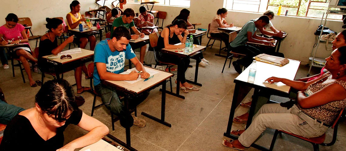 High school students taking exam in Eunapols, Brazil | © shutterstock.com