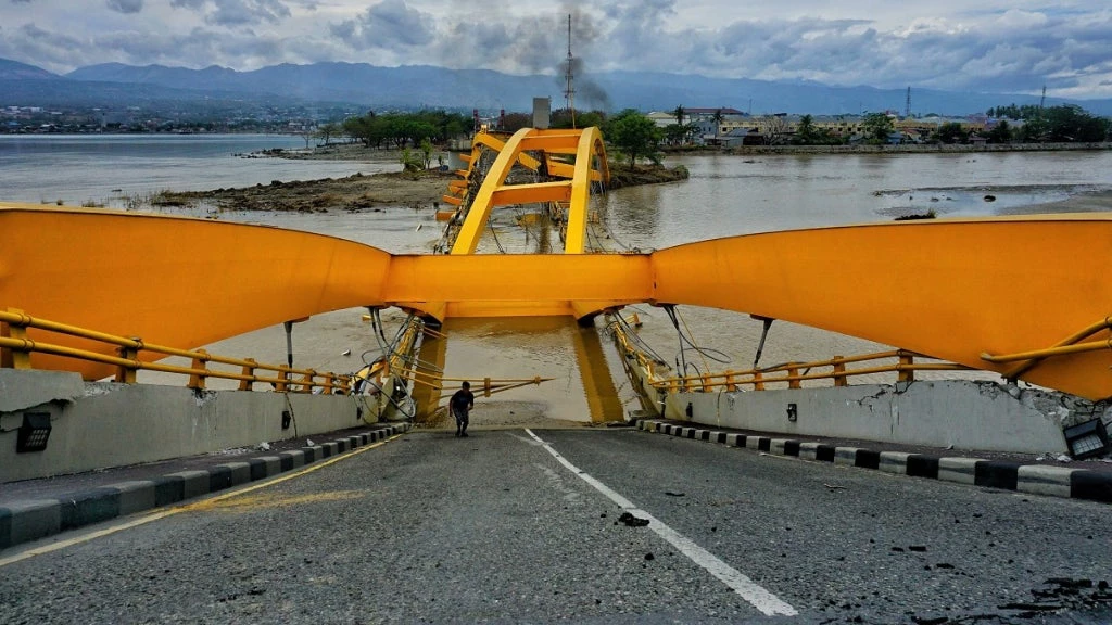 In September 2018, a magnitude 7.5 earthquake caused Indonesia's Palu IV Bridge to collapse. Photo: Dhody Wachyudi/Shutterstock