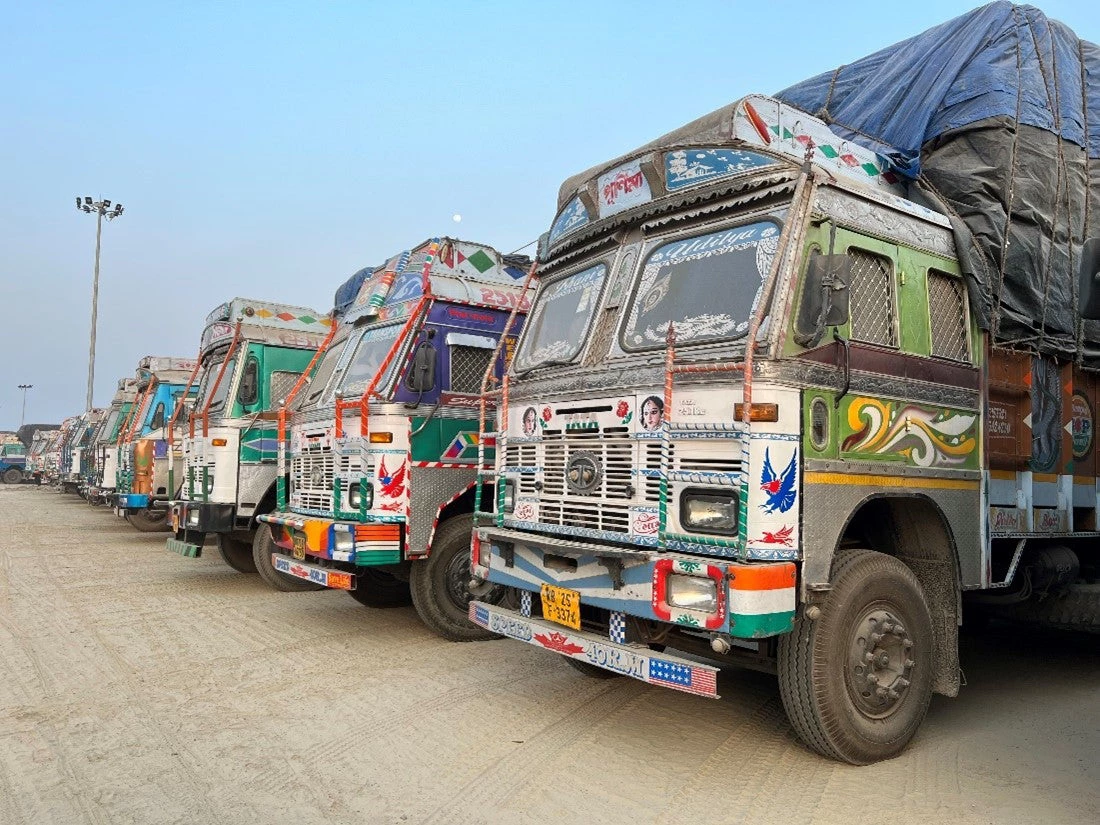 Trucks parked at the Petrapole land port between India and Bangladesh. Photo: Shruti Vijayakumar/World Bank