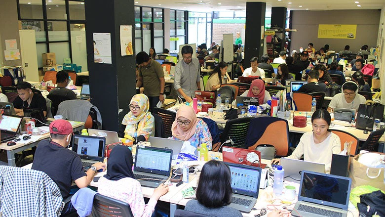 Indonesia-ict-worker-780x439