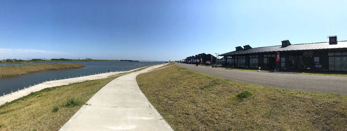 Kawamachi Terrace in Yuriage District, Natori City in 2019.  Businesses and communities come together in a new multifunctional market space constructed above the reconstructed seawalls.