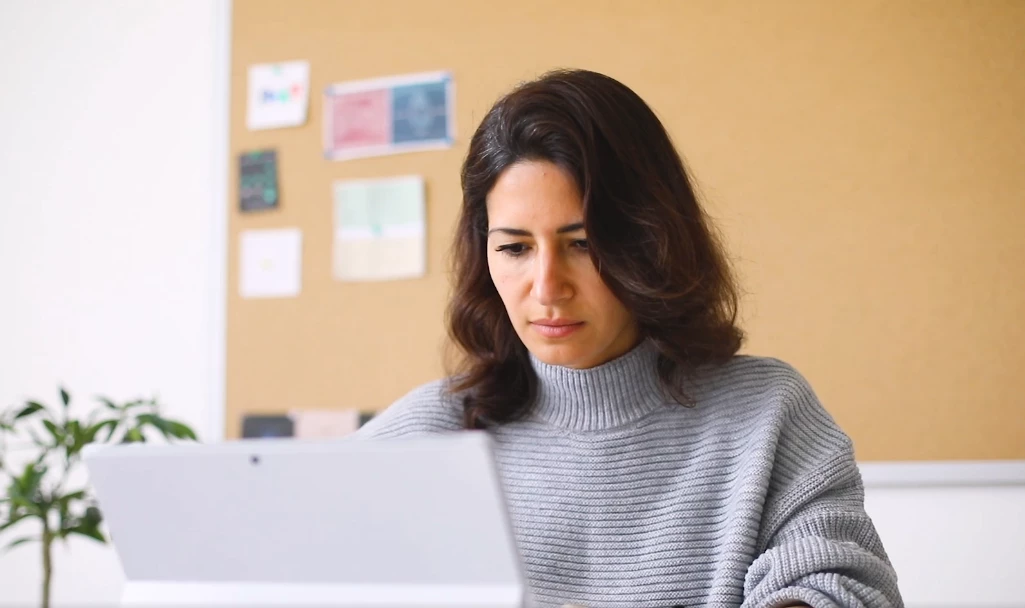 Eman Bushnaq, founder of Meem online Arabic dictionary, working at her laptop. (World Bank)