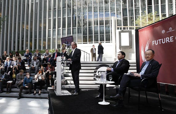 Agriculture Global Practice Senior Director Juergen Voegele at the Future of Food event with World Bank Group President Jim Yong Kim and chef David Chang. © Dominic Chavez/World Bank