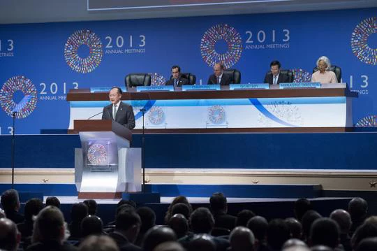 World Bank Group President Jim Yong Kim addresses the plenary session of the Annual Meetings. © Ryan Rayburn/World Bank