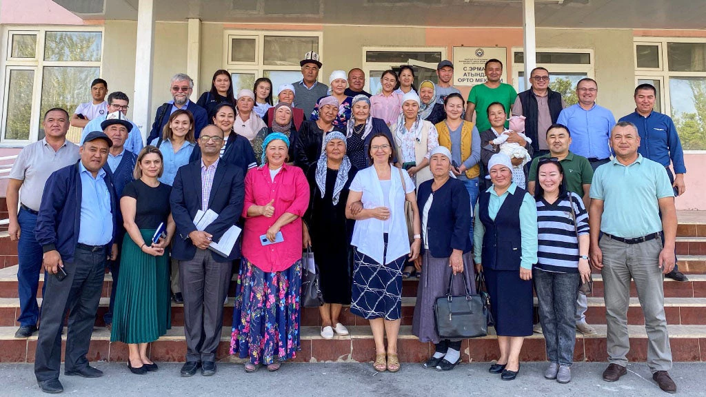 World Bank staff meet with local communities