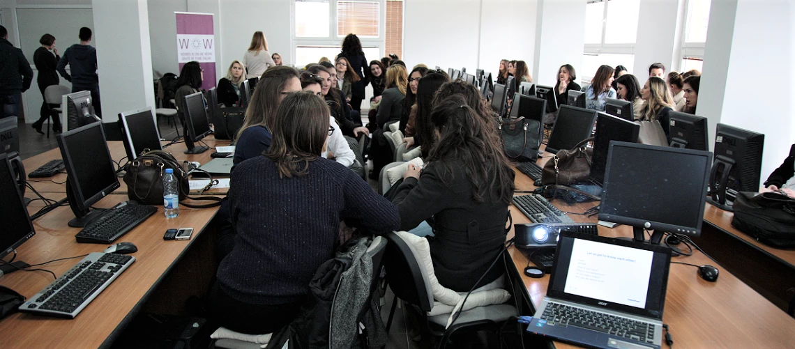 Participantes au programme Women in Online Work, au Kosovo