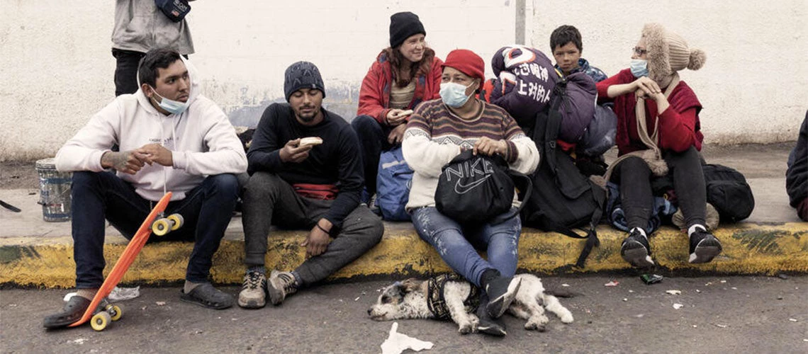 Venezuelan refugees and migrants gather outside the bus station in the northern Chilean city of Iquique. © UNHCR/Nicolo Filippo Rosso