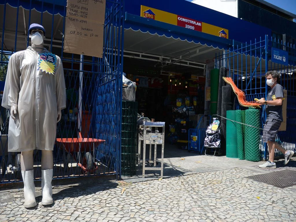 Loja de material de construção no Rio de Janeiro, aberta durante a pandemia de coronavírus (COVID-19).