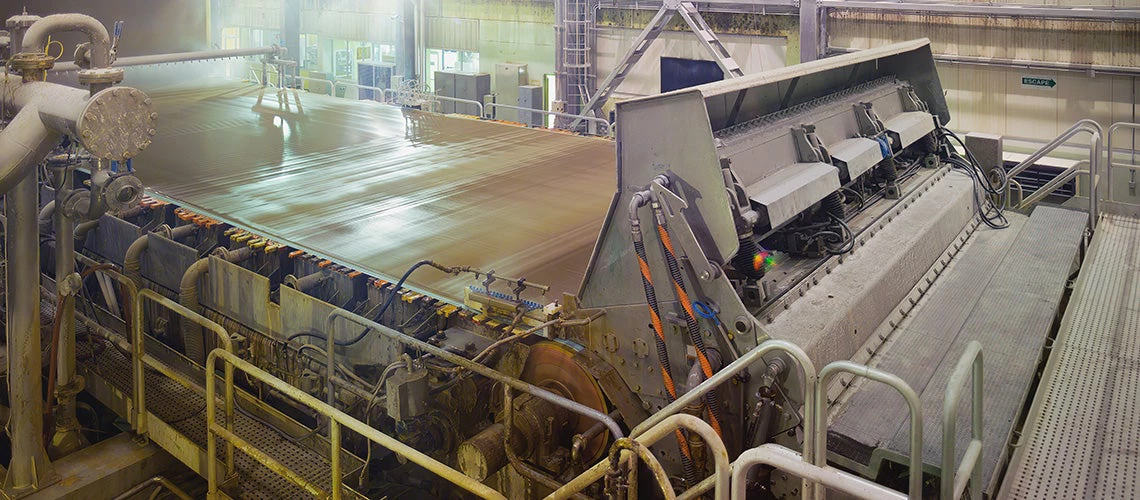 The machinery in a paper mill plant in Santiago de Chile. | © shutterstock.com