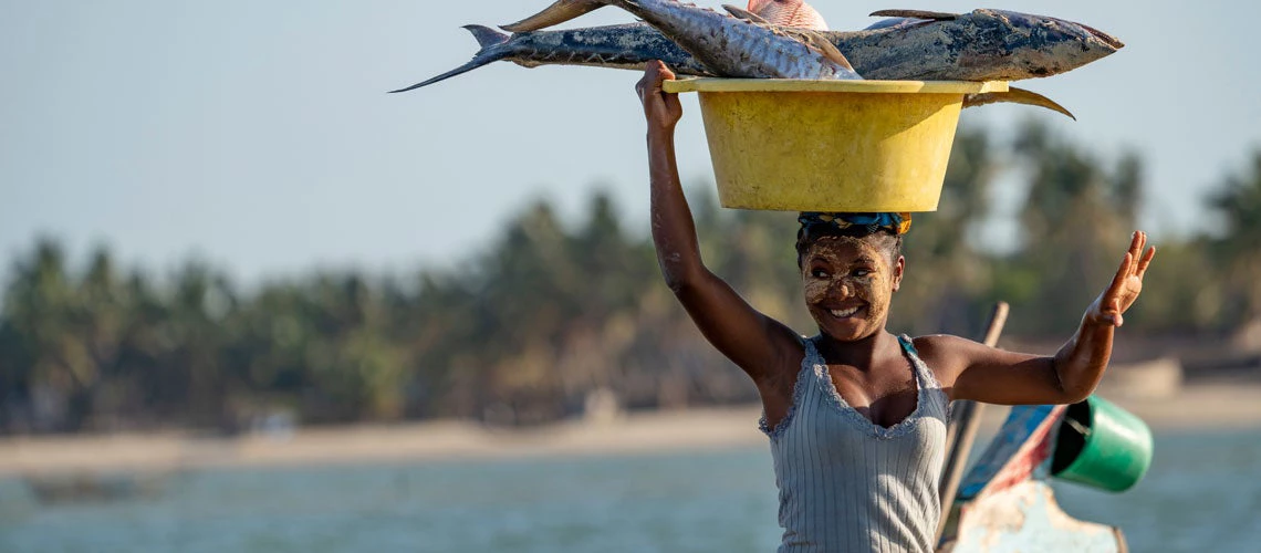 Comment Madagascar peut-il tirer parti de ses paysages terrestres et marins et du tourisme basé vers la nature afin de soutenir un développement vert, résilient et inclusif ? L'analyse environnementale du pays de Madagascar, qui vient d'être achevée