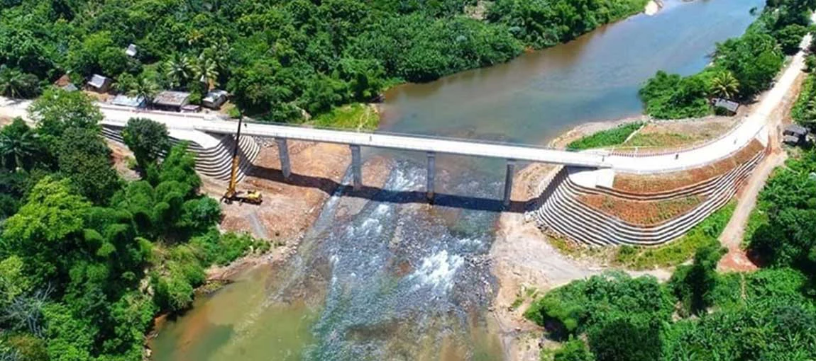 Newly reconstructed Nosibe Bridge in Ivoloina, East of Madagascar. Photo: Liantsoa Andrianonimalala / CASEF