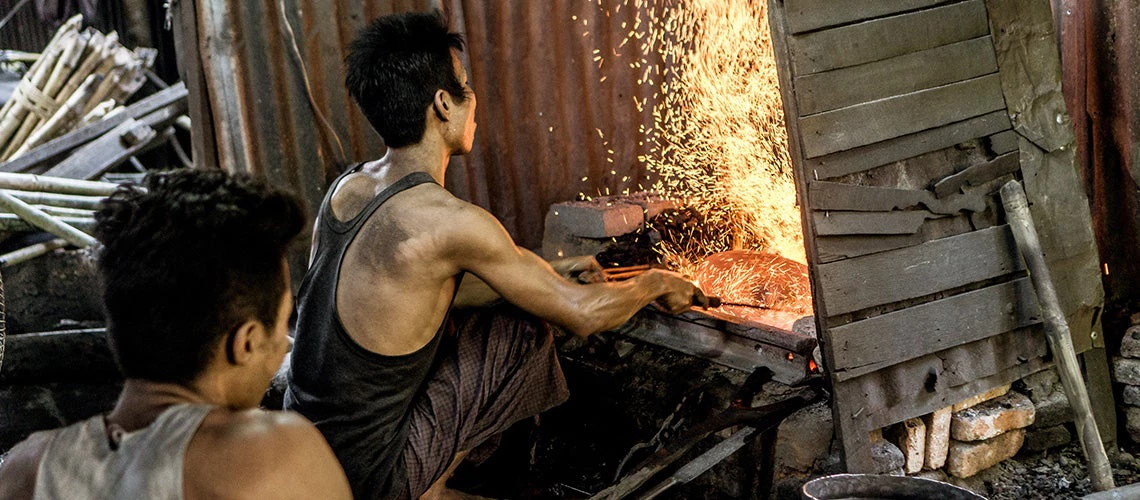 Mandalay, Myanmar ? Gong making worksho. | © shutterstock.com