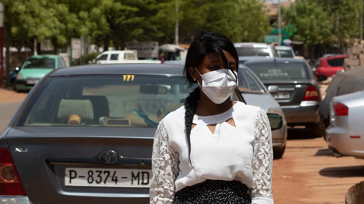 Young woman wearing a face mask in Mali. Photo: World Bank/Flickr