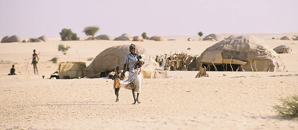 Mother and child in Mali. (Photo: Curt Carnemark / World Bank)