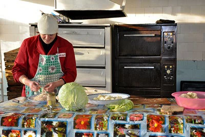 Cleaning food in Moldova. Michael Jones/World Bank