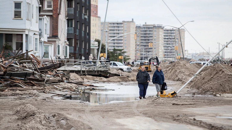 Damaged houses in Long Island, New York after Hurricane Sandy. Photo by UNISDR.