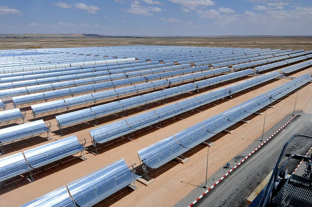Rows of solar panel at a thermo-solar power plant in Morocco. Photo by Dana Smillie / World Bank.