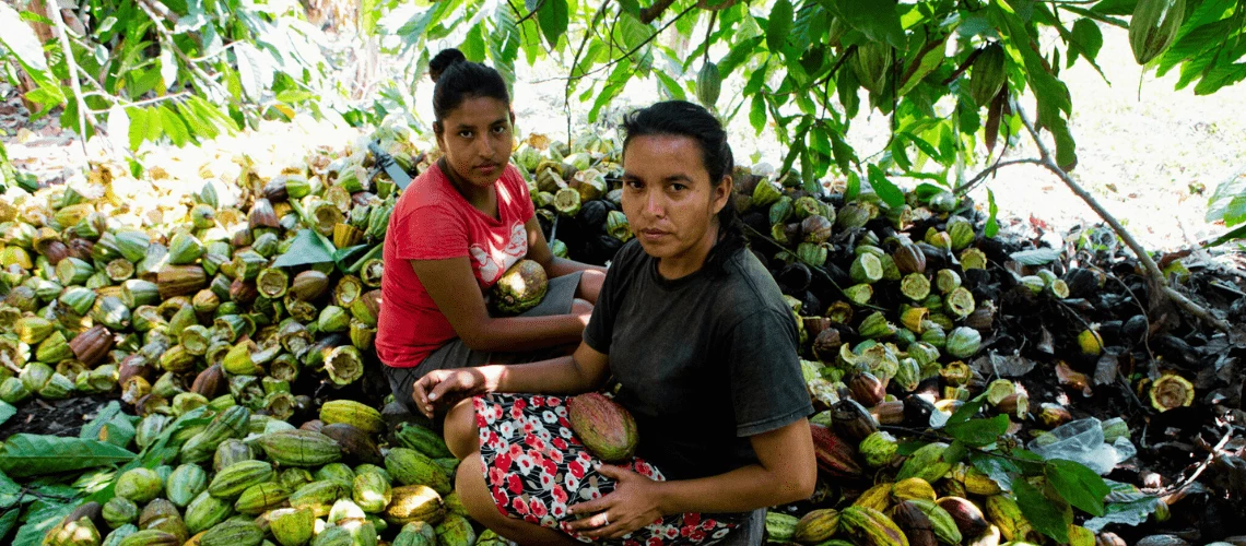 Mujeres indígenas trabajando en agricultura en Honduras