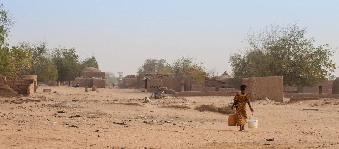 Recolección de agua en la aldea de Chagnassou en Níger
