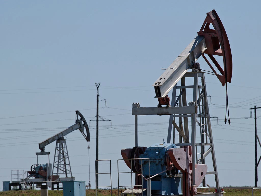 Maquinas extractoras de petróleo en Rusia © Gennadiy Kolodkin/World Bank