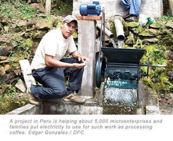 Electricity assists with coffee processing in Peru. Edgar Gonzalez / DFC