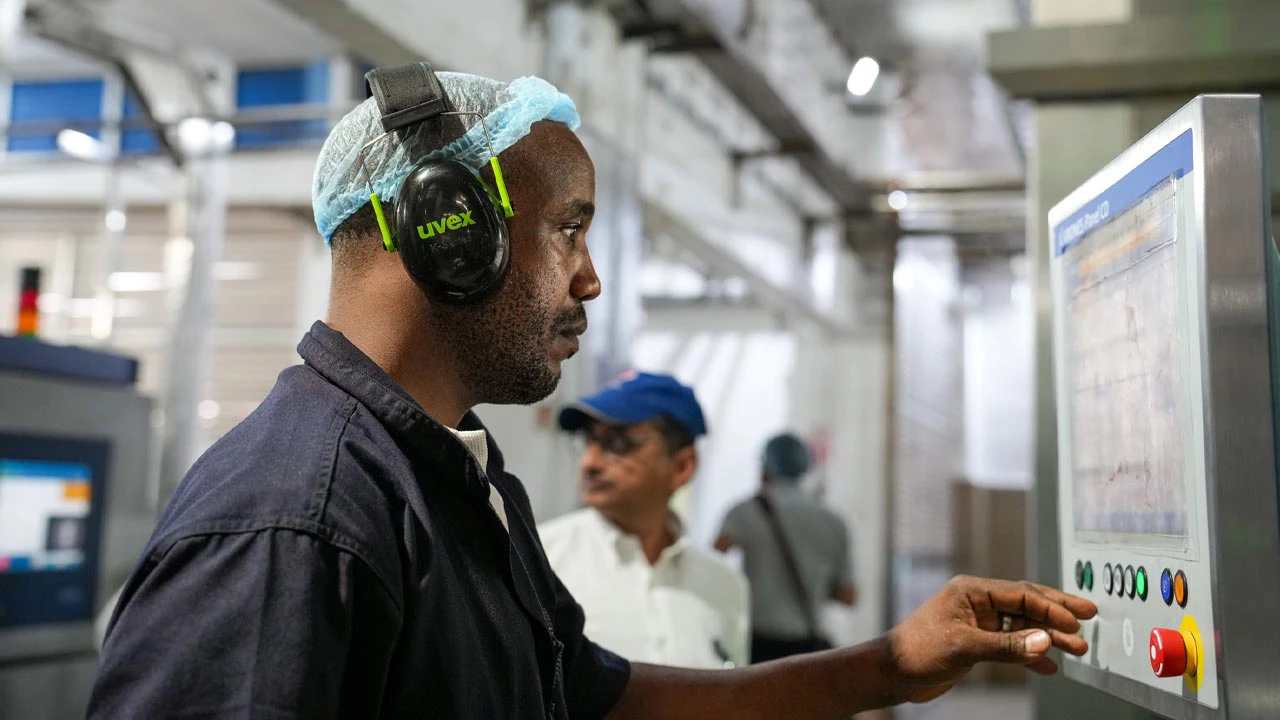 Pepsi SBC Tanzania Factory/ KIOO Glass. Photo: Maria Galang/IFC