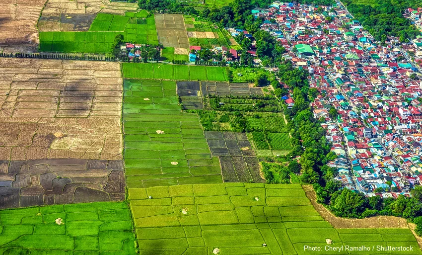 Vue aérienne montrant l?urbanisation de l?île de Luzon, aux Philippines. Photo : CherylRamalho / Shutterstock 
