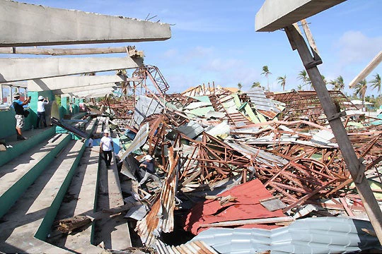 Multipurpose building in Bantayan Island in Northern Cebu collapsed after typhoon Haiyan (Yolanda). Photo by Justine Letargo/World Bank