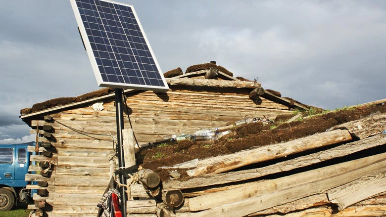 Portable solar systems in rural Mongolia © Dave Lawrence/World Bank