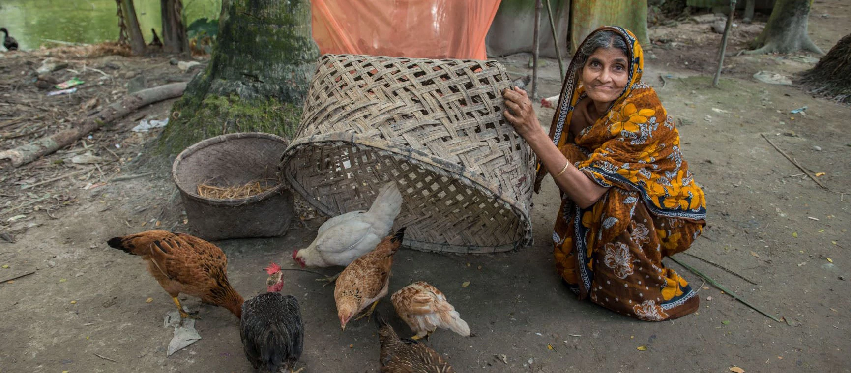 With the help of technology and World Bank support, the Bangladesh government was able to immediately give out emergency cash transfers to 400,000 vulnerable farmers during the pandemic. Photo: World Bank