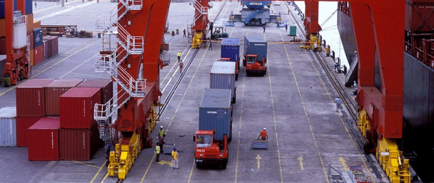 Quay cranes on docks. Sri Lanka. Photo © Dominic Sansoni / World Bank