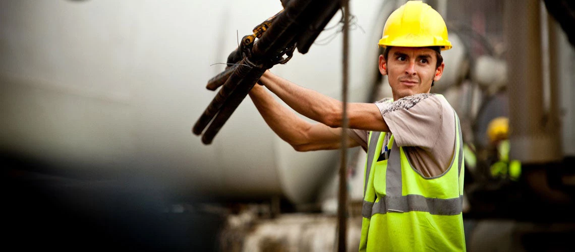 Un trabajador migrante en una obra de construcción. © Banco Mundial