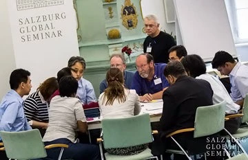 Jim Bacchus (standing), a former U.S. congressman, WTO appellate judge and chair of the World Economic Forum Global Agenda Council on Governance for Sustainability, watches a session.