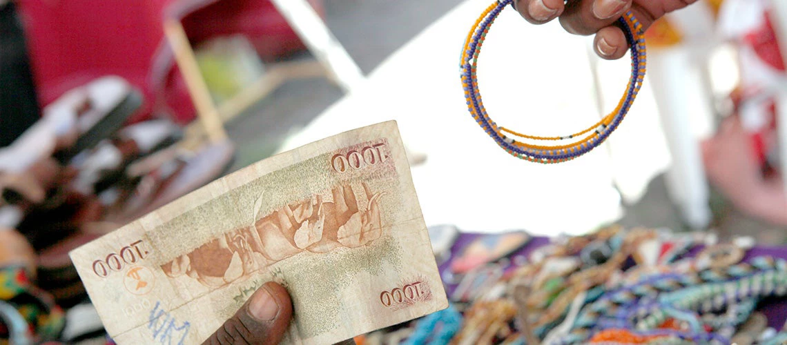 Maasai women make, sell and display their bead work in Kajiado, Kenya. | © Georgina Goodwin/World Bank