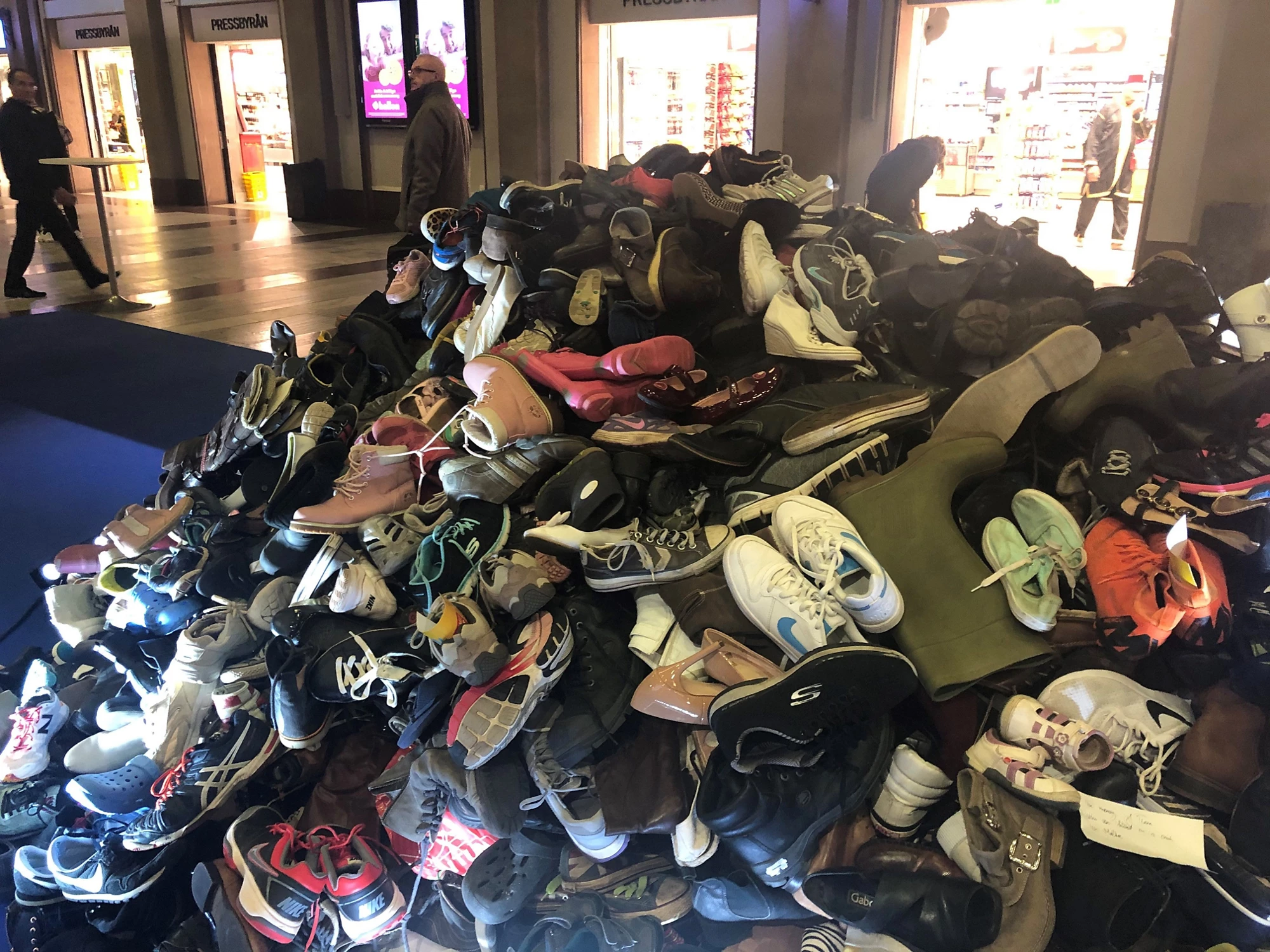 Seven-thousand four-hundred shoes, each pair representing one of the road crash victims who die every day. Photo: World Bank