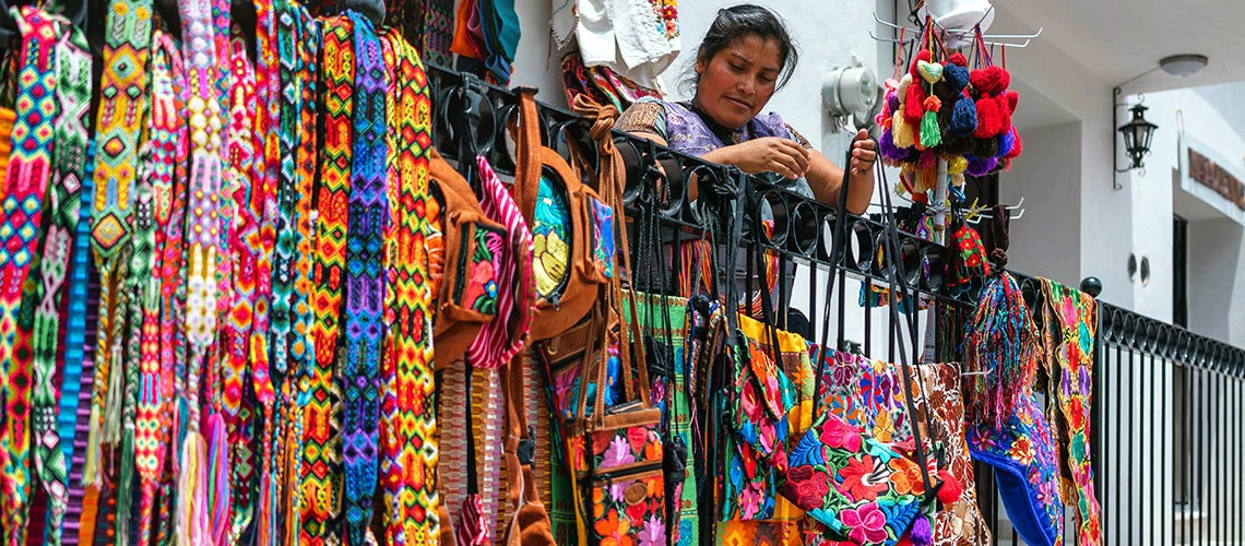 Shop owner opening her store. | © shutterstock.com