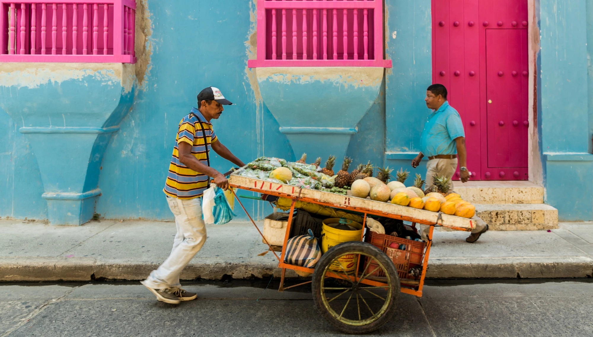 Un vendeur ambulant dans une rue de Carthagène, en Colombie. Photo?: © Shutterstock