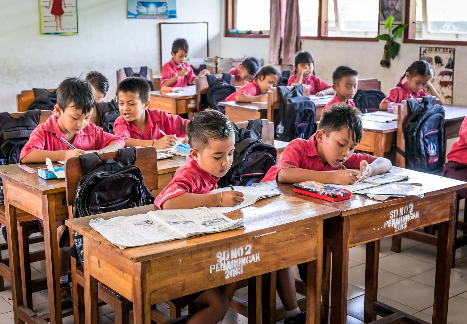 Elementary school students in a classroom in Bali, Indonesia. Photo: © Maciej Czekajewski/Shutterstock