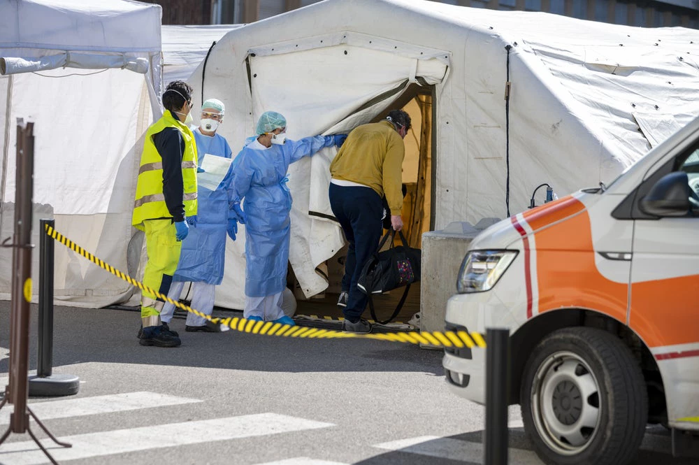 Triage hospital field tent for first aid during COVID-19. © By faboi/Shutterstock