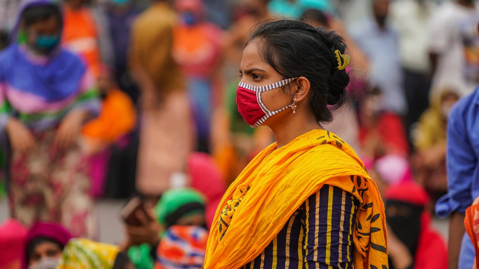 Manifestation d'ouvriers du textile réclament leurs salaires impayés durant la pandémie de COVID-19 à Dhaka au Bangladesh. Photo: © Zabed Hasnain Chowdhury / Shutterstock