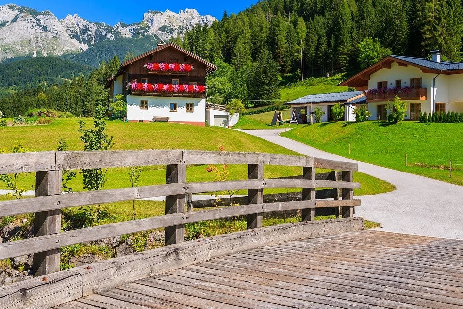 Carretera accesible en un pueblo de Austria. Foto: © Pawel Kazmierczak / Shutterstock