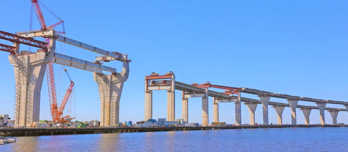 Elevated bridge construction | © Marina Pousheva, Shutterstock