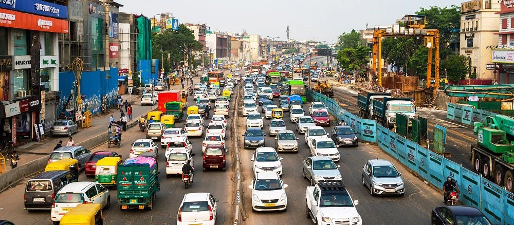 Picture of road traffic in New Delhi, India. Photo: Madrugada Verde/Shutterstock.com