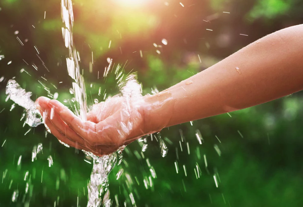 Water splashing hands. (Photo: Shutterstock)