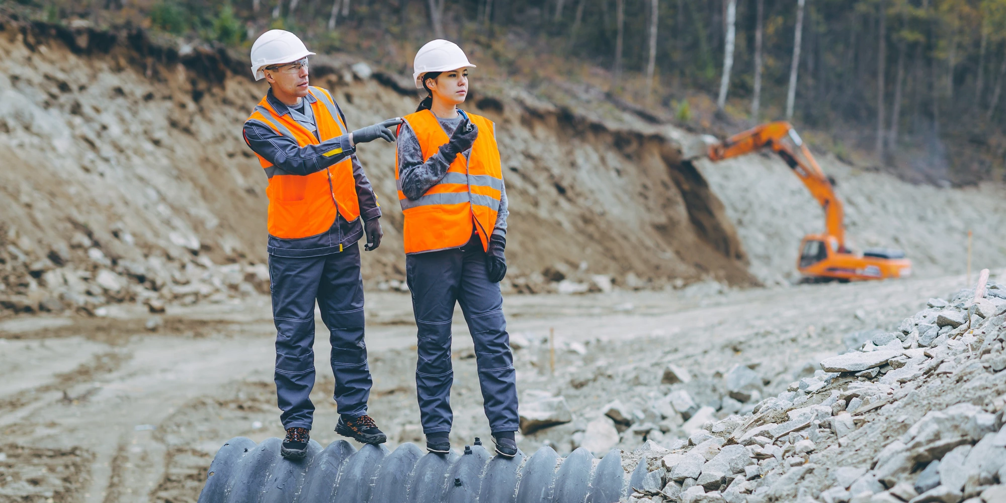 Ouvriers sur un chantier de construction. Photo : © Mark Agnor/Shutterstock