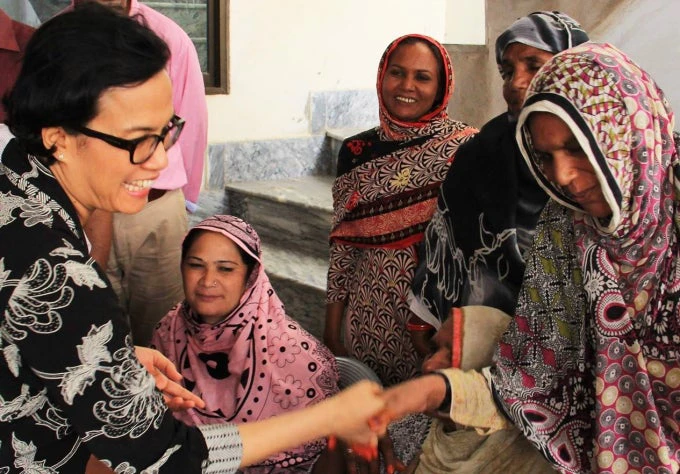 Sri Mulyani Indrawati meeting beneficiaries