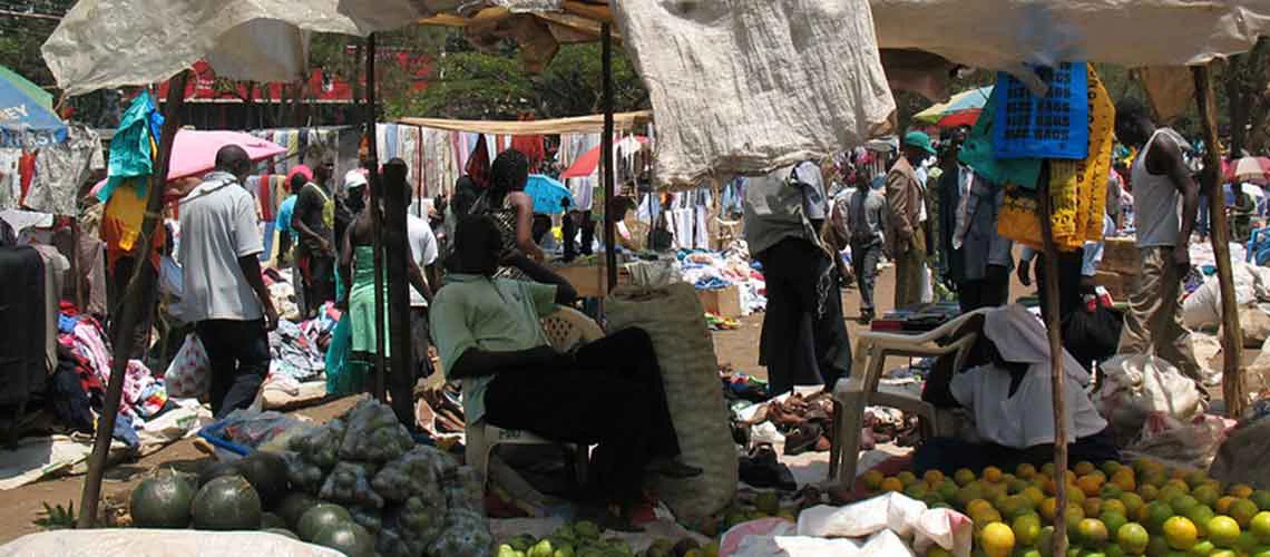 Le marché animé de Kisumu au Kenya, avant la pandémie de COVID-19.